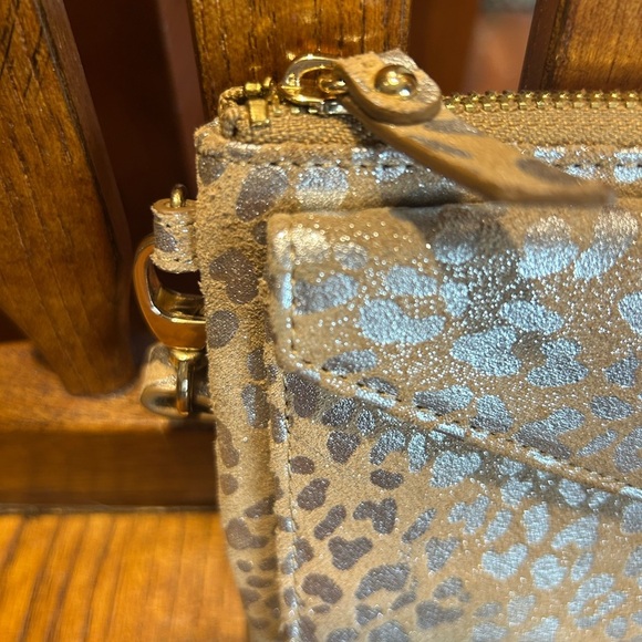 Lodis Tan & Silver Cheetah Print Wallet Convertible Crossbody Bag Like New!! - Picture 4 of 10